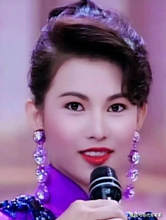 这次，50岁的蔡少芬，狠狠打了娱乐圈一半夫妻的脸！