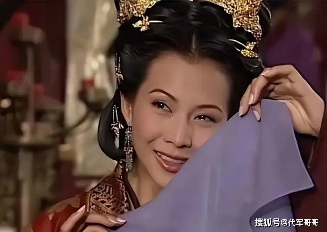 这次，50岁的蔡少芬，狠狠打了娱乐圈一半夫妻的脸！