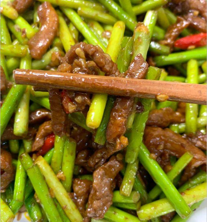 家常美味：蒜苔炒肉的制作秘诀