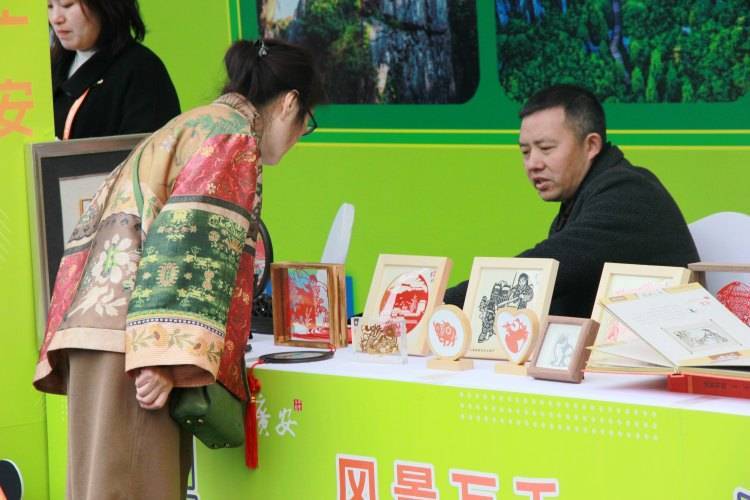 上百种广安好物来渝 快来大学城熙街寻心仪“广安造”