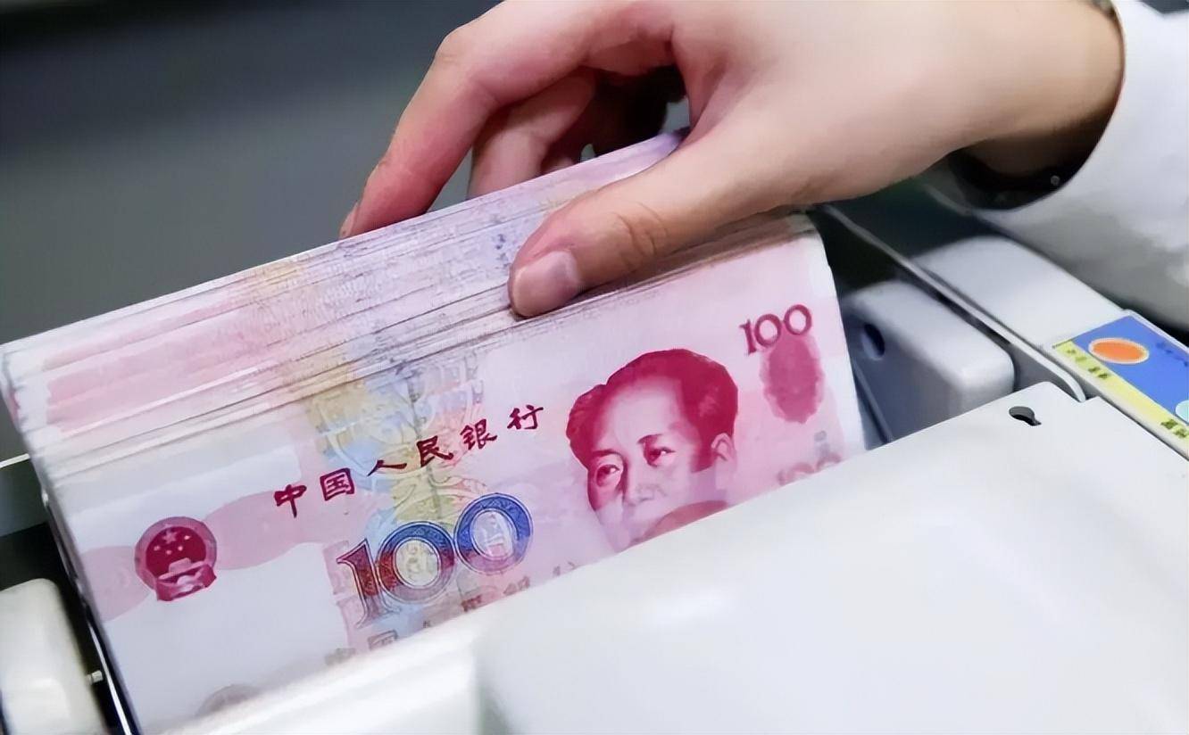 一夜之间，英国、日本站队人民币，美元霸权或雪崩，美国要翻脸？