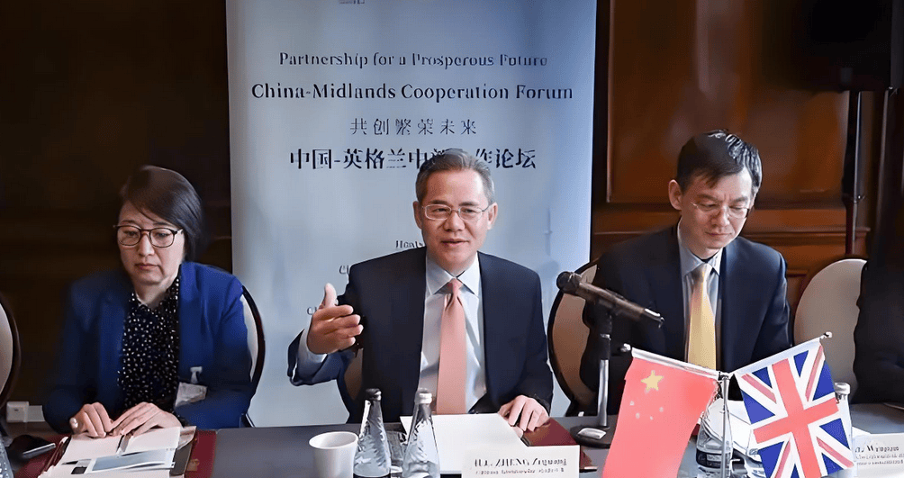一夜之间，英国、日本站队人民币，美元霸权或雪崩，美国要翻脸？