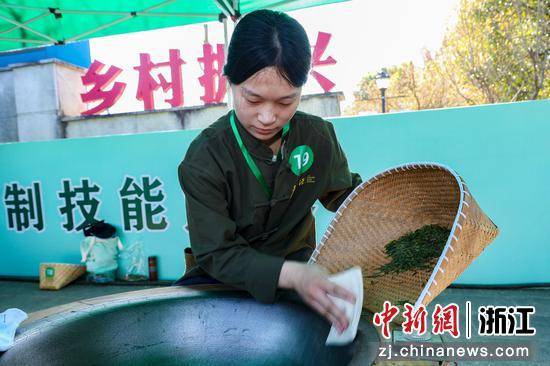 杭州市第六届龙井茶手工炒制技能大赛开幕
