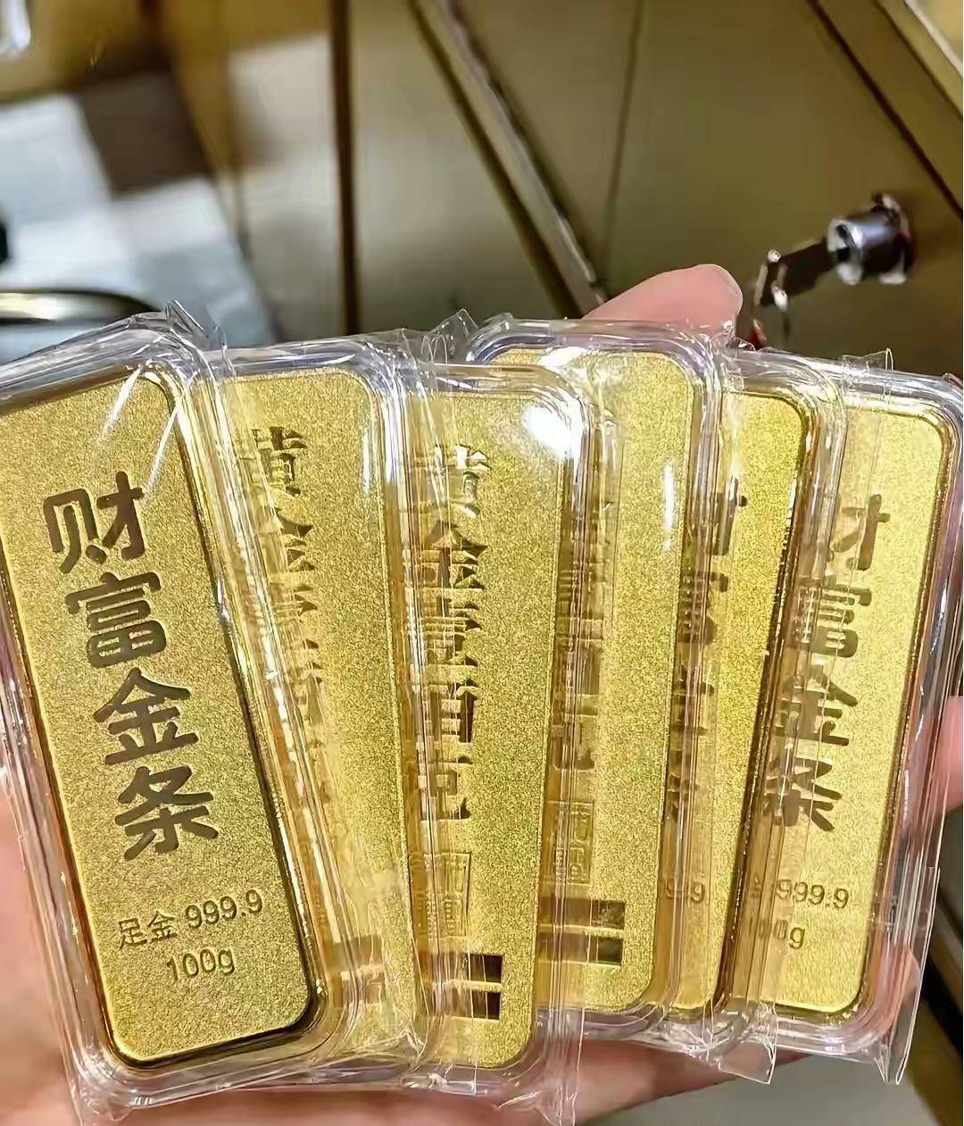 男子月薪3000元借贷60万炒金！金价下跌，全线爆仓！