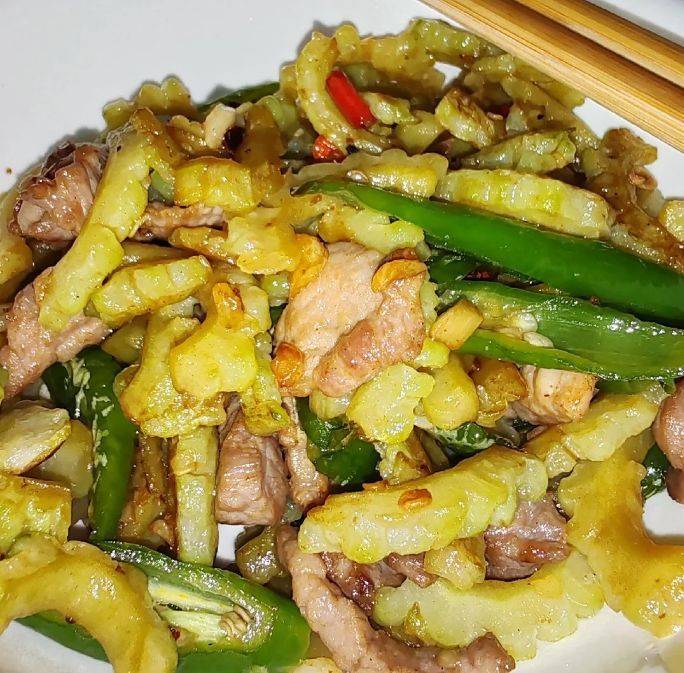 夏日解腻神器！苦瓜炒肉片清爽不腻