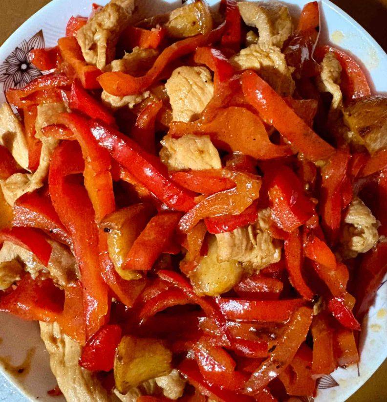 湖南红尖椒炒肉丝，香辣过瘾的下饭神器！