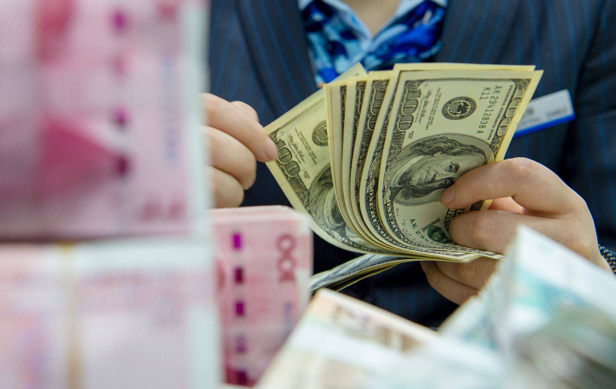 人民币又扩圈，重要邻国送上厚礼，总统说了一句掏心窝子的话