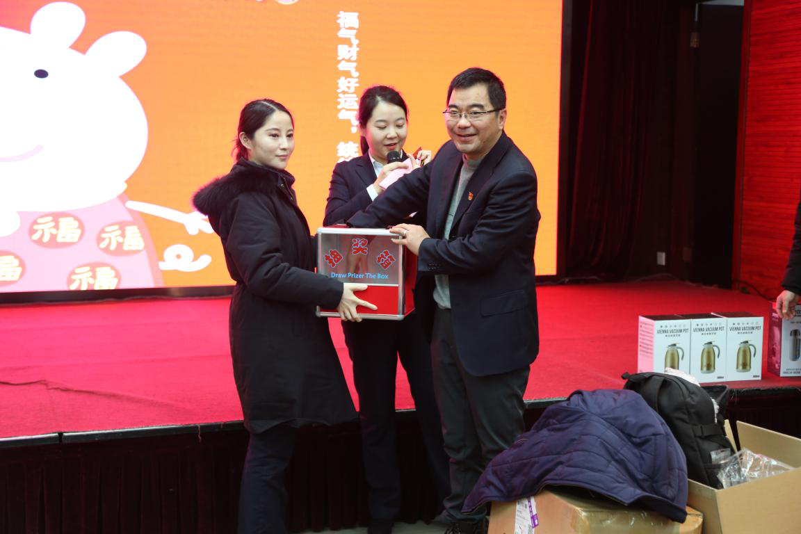 宏大贵金属(宏大翡翠珠宝怎么样)